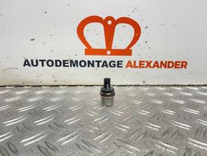 Used Fuel pressure regulator Volkswagen Golf VI (5K1) 1.4 TSI 160 16V Price on request offered by Alexander Autodemontage
