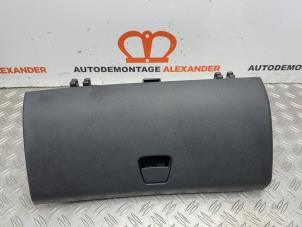Usados Guantera Peugeot 108 1.0 12V Precio de solicitud ofrecido por Alexander Autodemontage