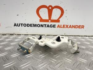 Used Tailgate hinge Peugeot 108 1.0 12V Price on request offered by Alexander Autodemontage