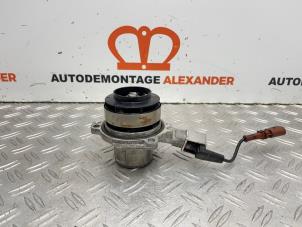 Usagé Pompe à eau Volkswagen Golf VII Variant (AUVV) 1.6 TDI BMT 16V Prix sur demande proposé par Alexander Autodemontage