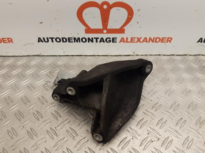 Used Engine mount Volkswagen Crafter 2.5 TDI 30/32/35 Price on request offered by Alexander Autodemontage