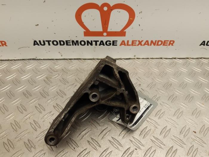 Used Engine mount Volkswagen Crafter 2.5 TDI 30/32/35 Price on request offered by Alexander Autodemontage