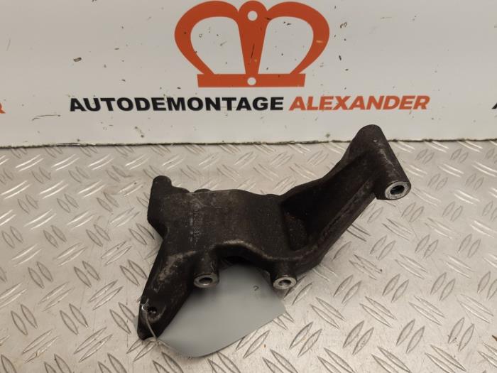 Usagé Support dynamo bas Volkswagen Crafter 2.5 TDI 30/32/35 Prix sur demande proposé par Alexander Autodemontage