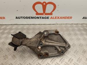 Used Support bearing, front right Citroen Jumpy 2.0 Blue HDI 120 Price on request offered by Alexander Autodemontage