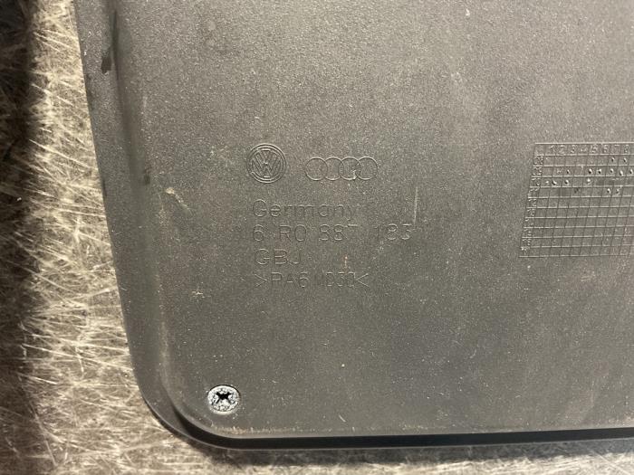Alfombrilla de maletero de un Volkswagen Polo V (6R) 1.4 TDI 12V 75 2015