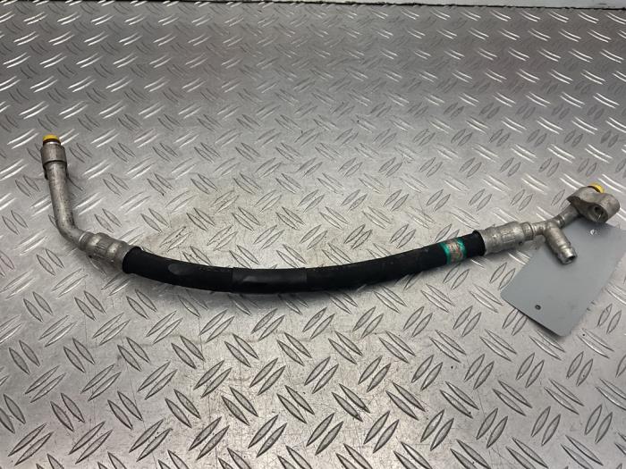 Air conditioning line from a BMW 3 serie Touring (E46/3) 320d 16V 2001
