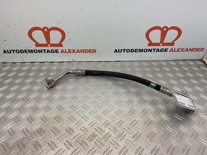 Air conditioning line from a BMW 3 serie Touring (E46/3) 320d 16V 2001