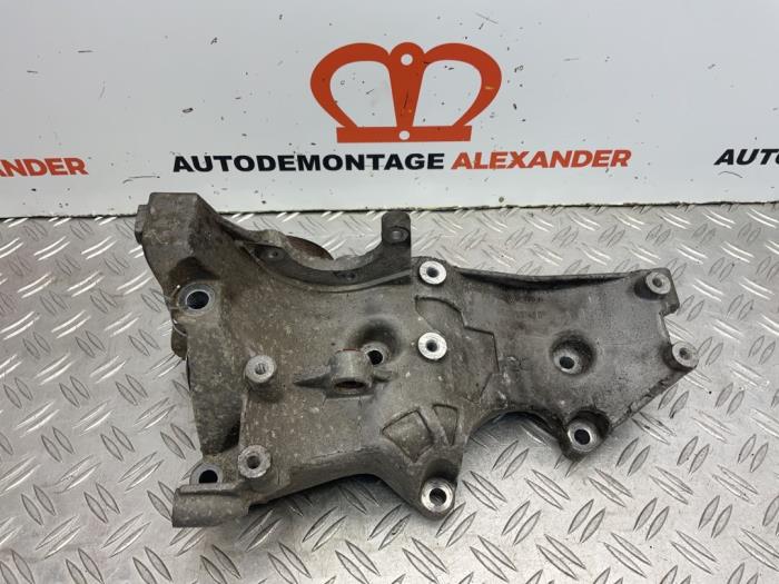 Usagé Support dynamo bas Audi A4 (B7) 2.0 TFSI 20V Quattro Prix sur demande proposé par Alexander Autodemontage