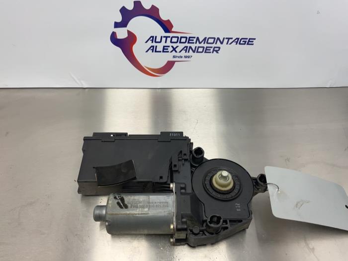 Usados Motor de ventanilla de puerta Audi A8 (D3) 2.8 V6 24V FSI Precio de solicitud ofrecido por Alexander Autodemontage