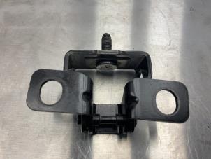 Used Tailgate hinge Peugeot 308 (L3/L8/LB/LH/LP) 1.2 12V e-THP PureTech 130 Price on request offered by Alexander Autodemontage