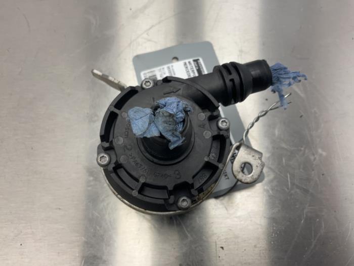 Begagnade Vattenpump Mercedes E (W213) E-220d 2.0 Turbo 16V Pris € 70,00 Marginaltabell erbjuds av Alexander Autodemontage