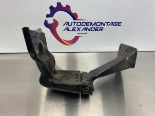 Used Rear door hinge, right Mercedes Vito (639.6) 2.2 109 CDI 16V Price € 45,00 Margin scheme offered by Alexander Autodemontage