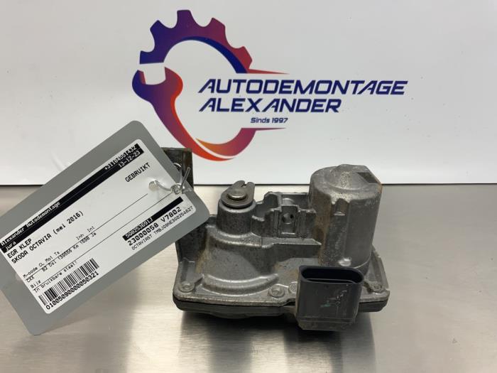 EGR valve Skoda Octavia Combi 1.6 TDI Greenline 16V 5Q0253691J 584395