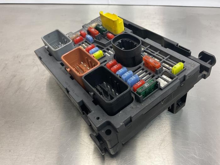 Fuse box Peugeot 3008 I 1.6 16V THP 155 9667044980 DELPHI