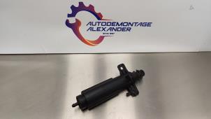 Used Headlight washer pump Peugeot 3008 I (0U/HU) 1.6 16V THP 155 Price € 72,60 Inclusive VAT offered by Alexander Autodemontage