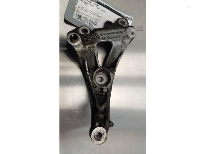 Air conditioning bracket from a Peugeot 3008 I (0U/HU) 1.6 16V THP 155 2010