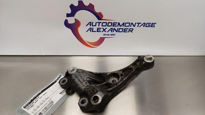Air conditioning bracket from a Peugeot 3008 I (0U/HU) 1.6 16V THP 155 2010