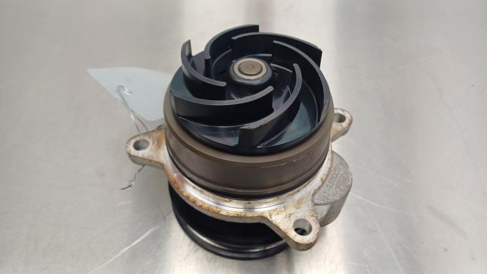 Pompe à eau d'un Ford Transit 2.0 TDCi 16V Eco Blue 170 2020