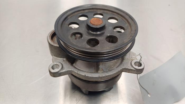 Pompe à eau d'un Ford Transit 2.0 TDCi 16V Eco Blue 170 2020