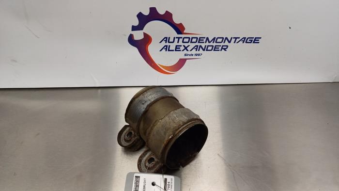 Muffler pipe connector clamp
