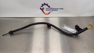 Used Oil dipstick Mercedes Sprinter 5t (906) 513 CDI 16V Price on request offered by Alexander Autodemontage