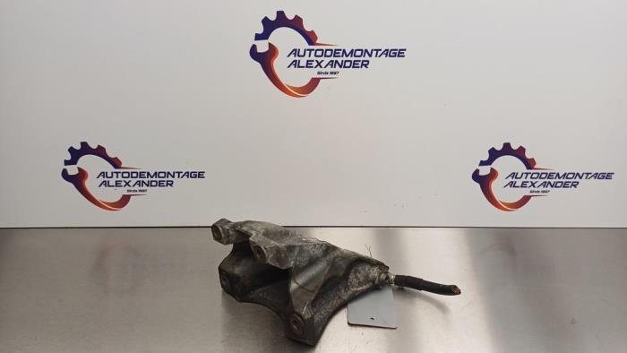 Used Engine mount Volkswagen Touareg (7LA/7L6) 3.0 TDI V6 24V Price on request offered by Alexander Autodemontage