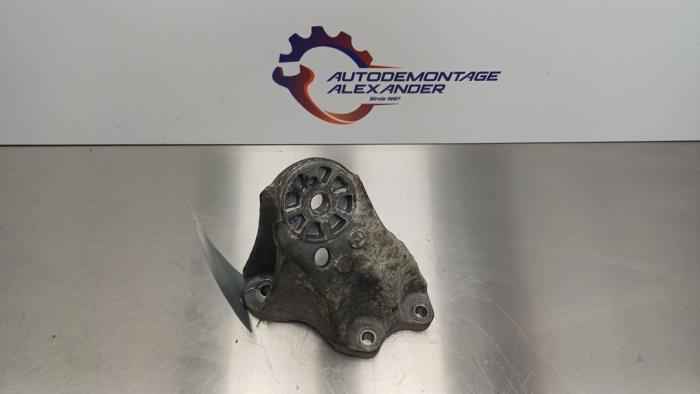 Used Engine mount Volkswagen Touareg (7LA/7L6) 3.0 TDI V6 24V Price on request offered by Alexander Autodemontage