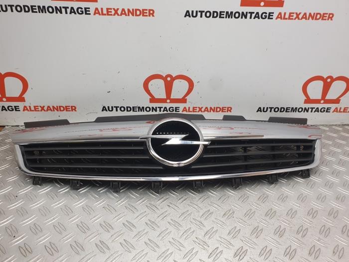Begagnade Grill Opel Zafira (M75) 1.8 16V Ecotec Pris € 70,00 Marginaltabell erbjuds av Alexander Autodemontage