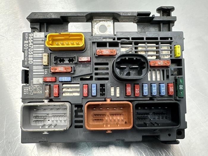 Fuse box from a Citroën C4 Picasso (UD/UE/UF) 1.6 16V THP Sensodrive 2009