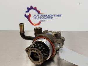 Used Power steering pump Nissan X-Trail (T30) 2.2 dCi 16V 4x2 Price on request offered by Alexander Autodemontage