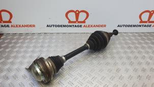 Used Front drive shaft, left Volkswagen Caddy III (2KA,2KH,2CA,2CH) 1.6 TDI 16V Price on request offered by Alexander Autodemontage