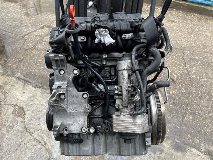 Engine from a Volkswagen Golf V (1K1) 2.0 TDI DRF 16V 2007