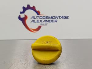Used Oil cap Opel Corsa D 1.4 16V Twinport LPG Price on request offered by Alexander Autodemontage