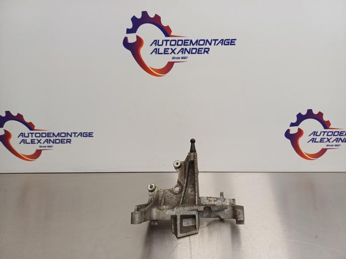Used Engine mount Ford Focus 3 Wagon 1.5 TDCi Price on request offered by Alexander Autodemontage