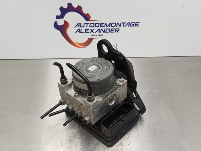 Usagé Bloc ABS Skoda Octavia Combi (5EAC) 1.6 TDI Greenline 16V Prix € 150,00 Règlement à la marge proposé par Alexander Autodemontage