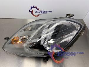 Used Headlight, right Toyota Yaris II (P9) 1.0 12V VVT-i Price € 150,00 Margin scheme offered by Alexander Autodemontage