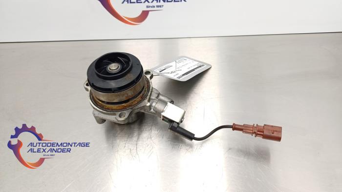 Usagé Pompe à eau Skoda Octavia Combi (5EAC) 1.6 TDI Greenline 16V Prix sur demande proposé par Alexander Autodemontage