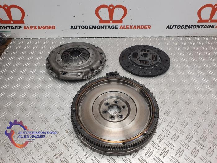 Usagé Kit embrayage (complet) Volkswagen Golf VI (5K1) 1.6 TDI 16V Prix € 250,00 Règlement à la marge proposé par Alexander Autodemontage