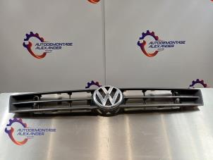 Usados Rejilla Volkswagen Polo V (6R) 1.2 TDI 12V BlueMotion Precio € 140,00 Norma de margen ofrecido por Alexander Autodemontage