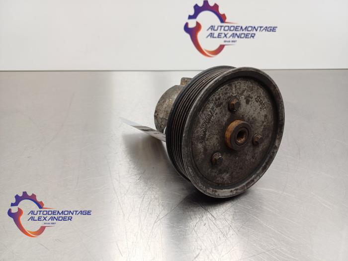 Power steering pump from a Renault Trafic New (FL) 2.0 dCi 16V 90 2010