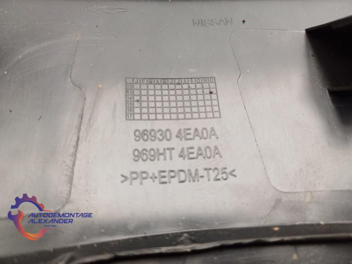 Middle console from a Nissan Qashqai (J11) 1.5 dCi DPF 2014