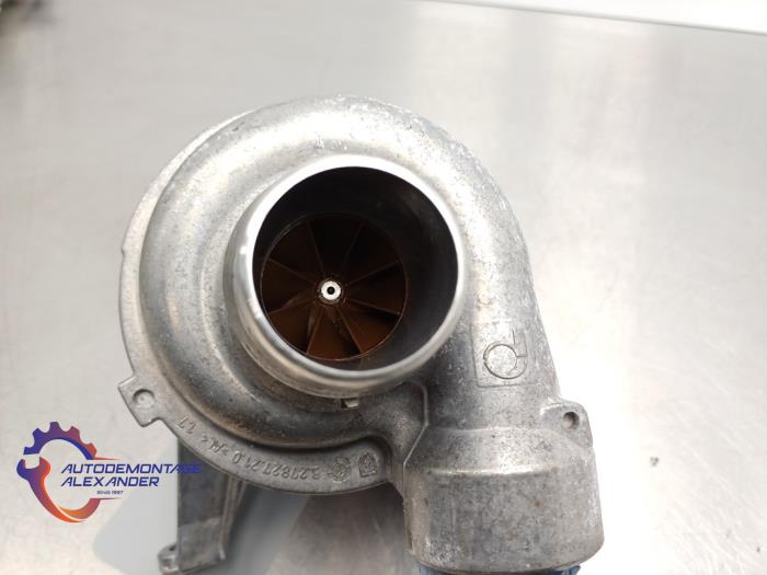 Water pump from a Volvo XC60 I (DZ) 2.4 D5 20V 220 AWD Autom. 2016