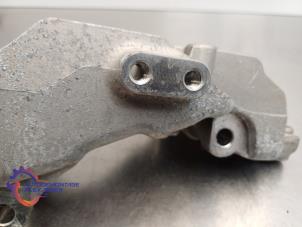 Support dynamo haut d'un Volvo XC60 I (DZ) 2.4 D5 20V 220 AWD Autom. 2016