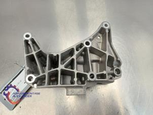 Support dynamo haut d'un Volvo XC60 I (DZ) 2.4 D5 20V 220 AWD Autom. 2016