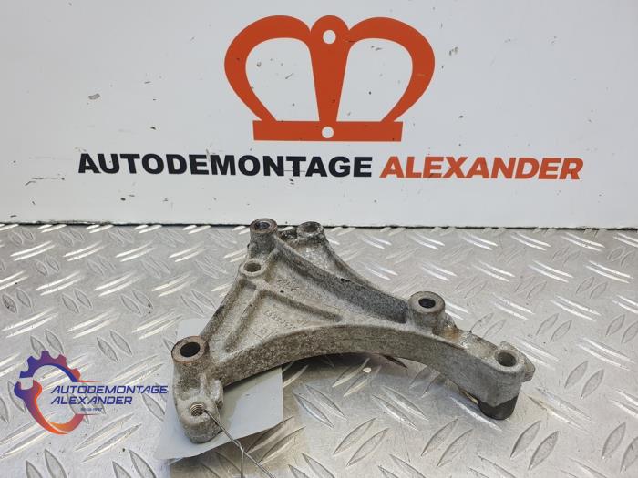 Usagé Support dynamo haut Opel Corsa D 1.3 CDTi 16V ecoFLEX Prix sur demande proposé par Alexander Autodemontage