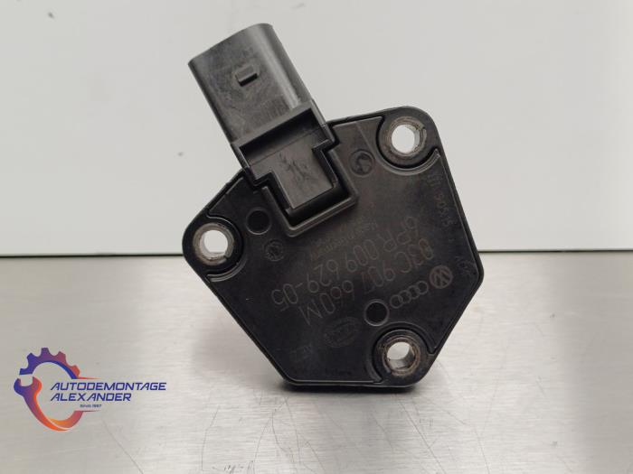 Ölstandsensor van een Volkswagen Polo V (6R) 1.4 TDI DPF BlueMotion technology 2015