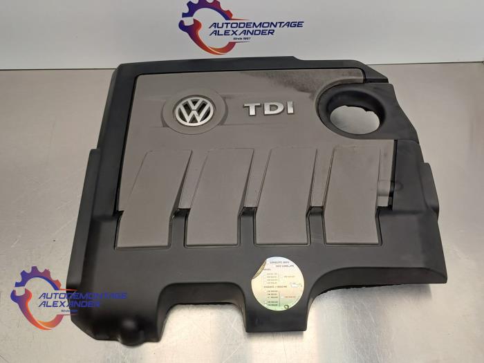 Engine protection panel from a Volkswagen Golf VI (5K1) 1.6 TDI 16V 2010