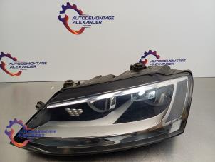 Used Headlight, left Volkswagen Jetta IV (162/16A) 1.6 TDI 16V Price on request offered by Alexander Autodemontage