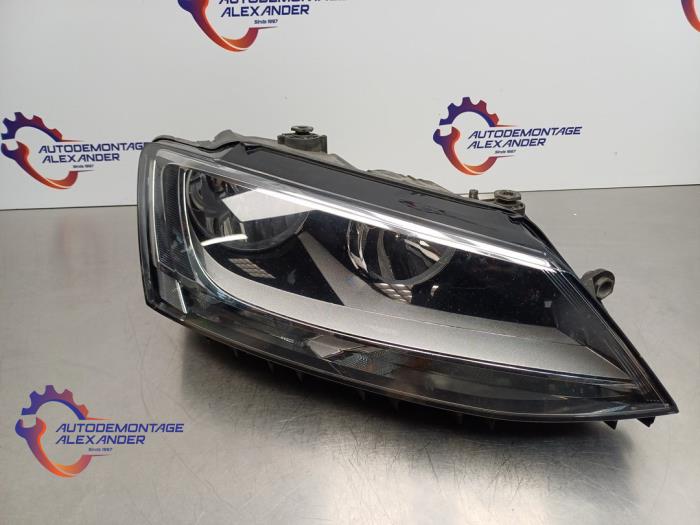 Używane Reflektor prawy Volkswagen Jetta IV (162/16A) 1.6 TDI 16V Cena € 129,99 Procedura marży oferowane przez Alexander Autodemontage