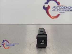Usados Interruptor ESP Kia Cee'd (EDB5) 2.0 CRDi 16V Precio de solicitud ofrecido por Alexander Autodemontage